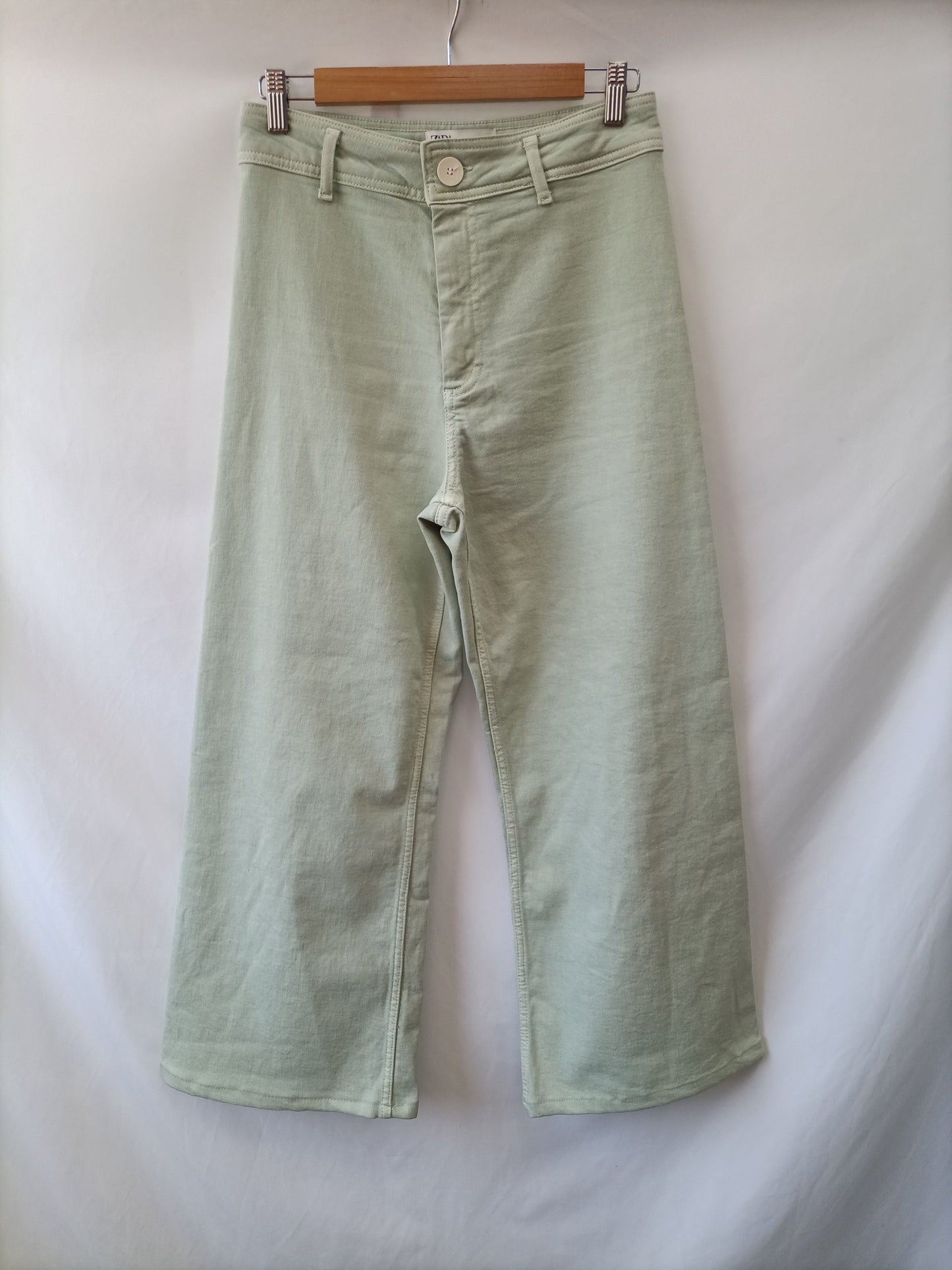 ZARA. Pantalón Verde cullote T.38