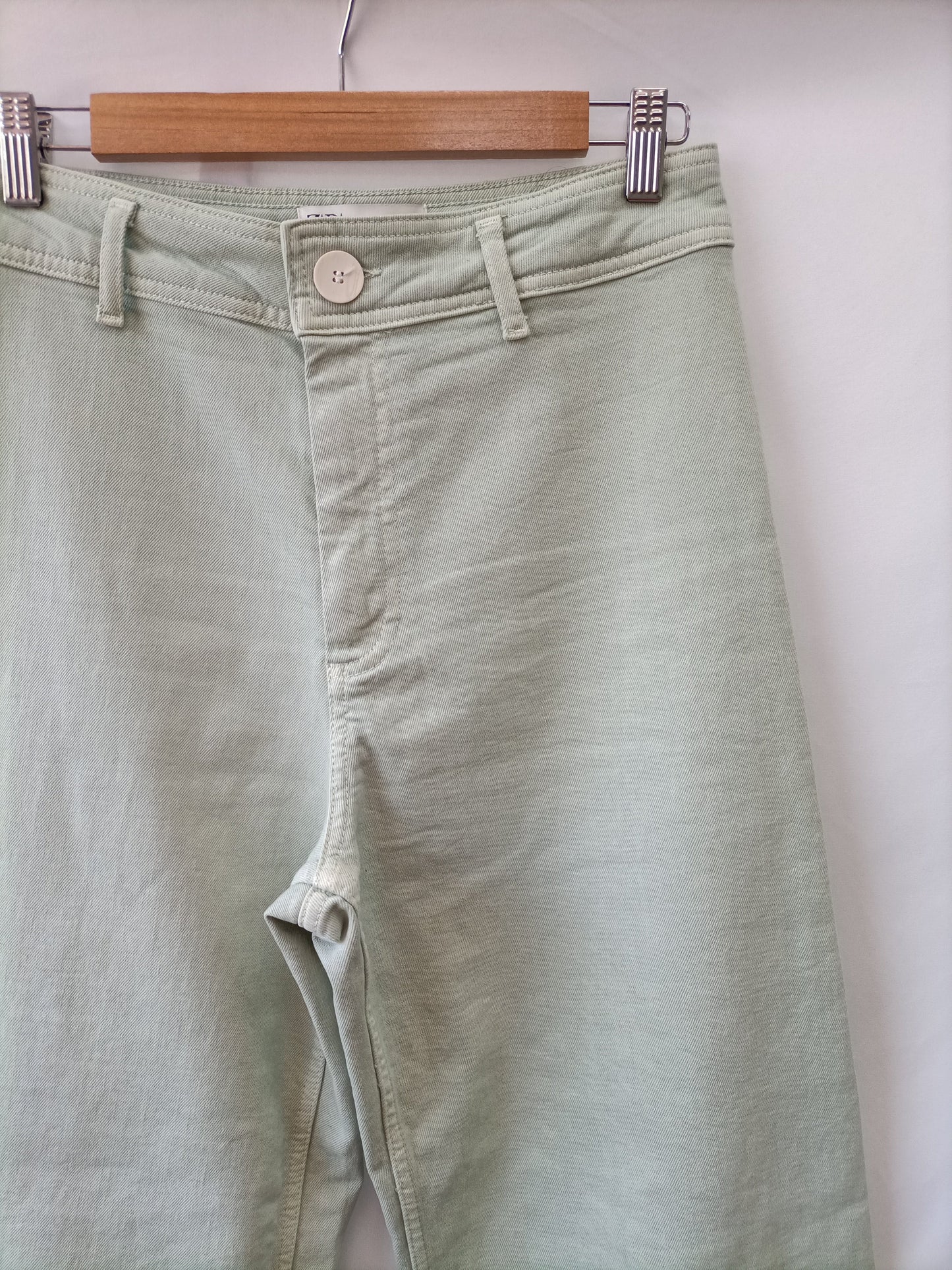 ZARA. Pantalón Verde cullote T.38