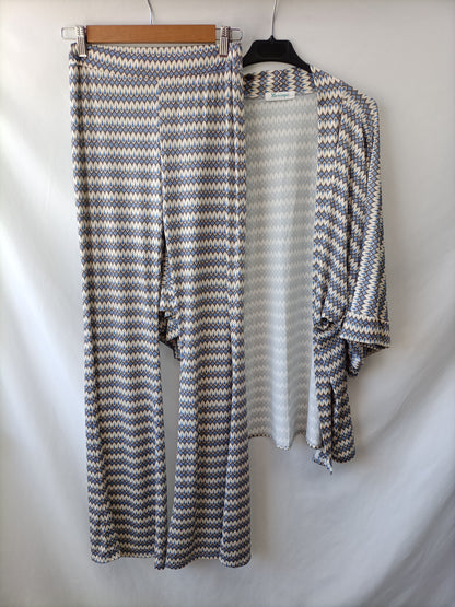 MONISQUI. Flowing morning coat Your(s)