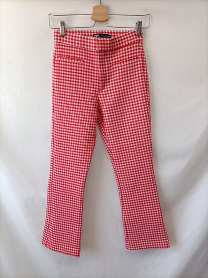 ZARA. Pantalón cuadros rojo T.xs