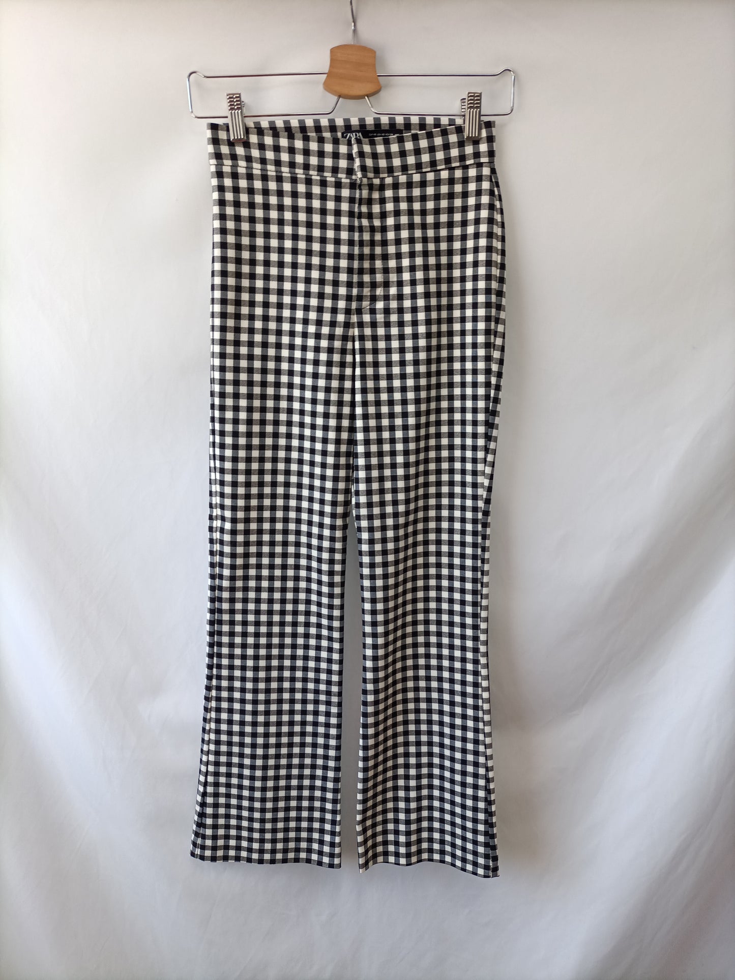 ZARA. Pantalón cuadros negros T.xs