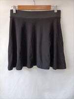 STRADIVARIUS. Falda negra elástica T.m