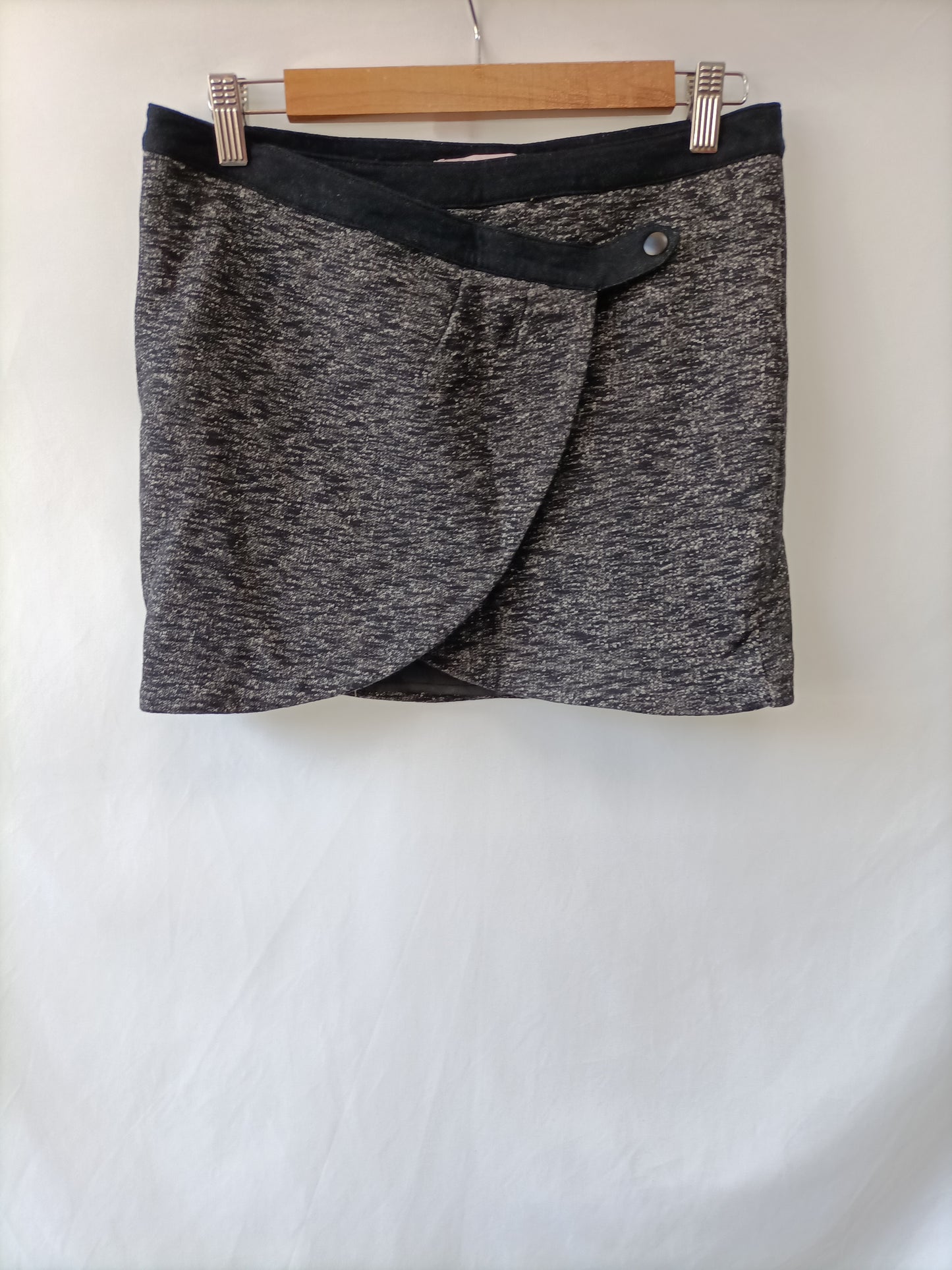 BERSHKA.Gray wrap skirt S.36