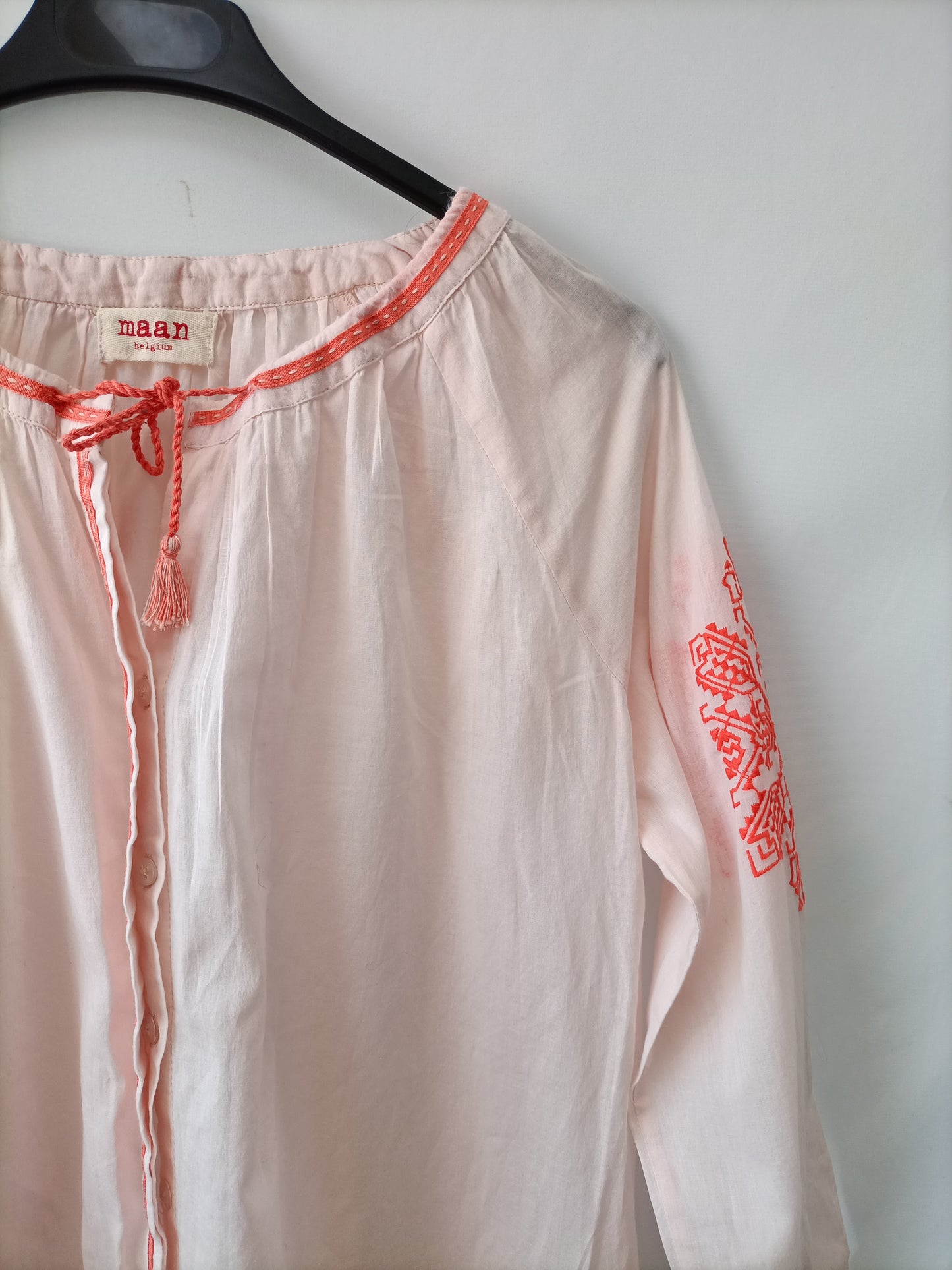 MAAN BELGIUM. Blusa bordada T.u(s)