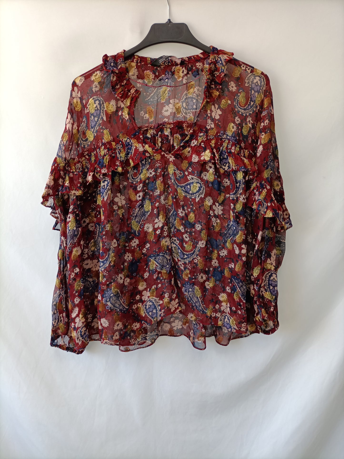 ZARA. Blusa fluida burdeos T.m(tara)