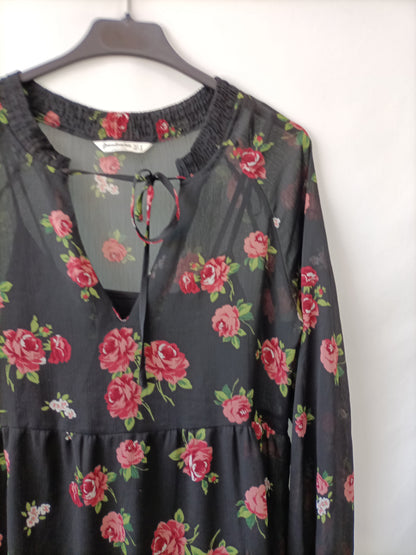 STRADIVARIUS. Black floral dress Ts