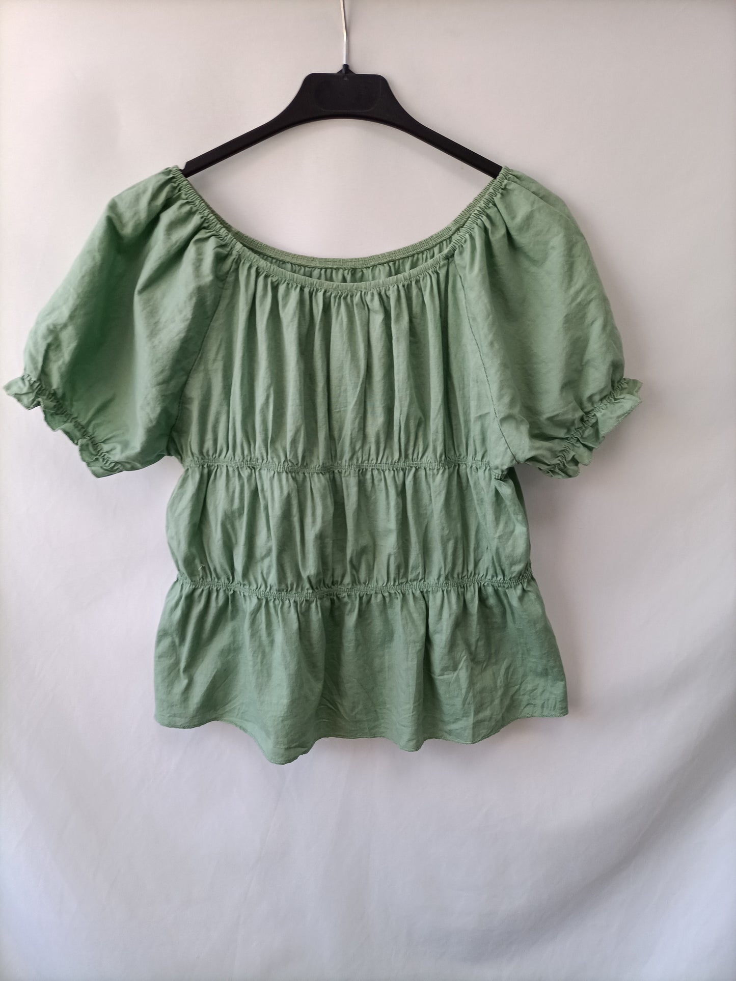 OTHERS. Your green elastic top(s)