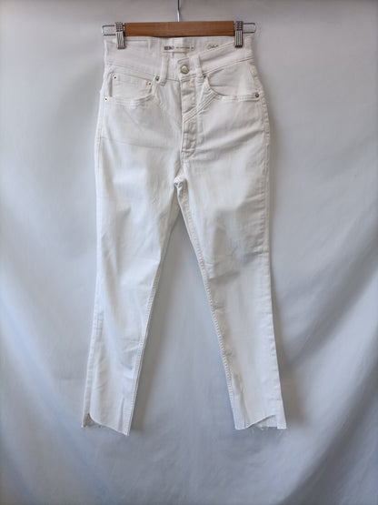 REIKO. White skinny pants, size 34