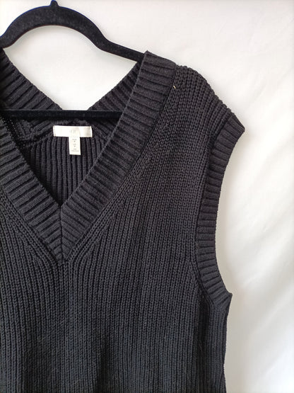 H&M. Chaleco negro punto T.l