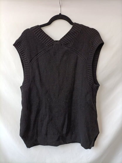 H&M. Chaleco negro punto T.l