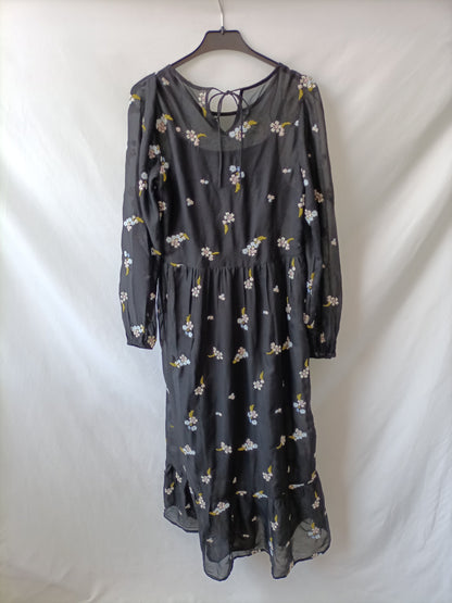 C&A. Vestido largo bordados T.34