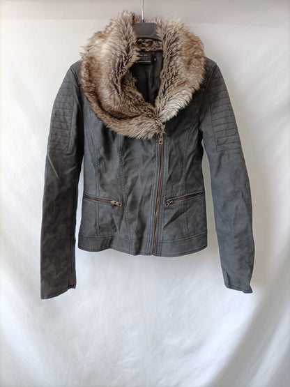 ONLY. Cazadora gris encerada T.36