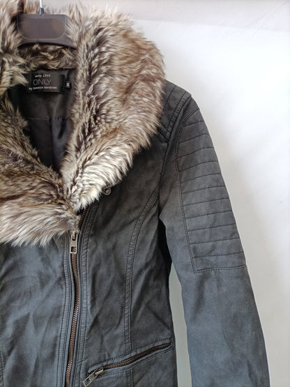 ONLY. Cazadora gris encerada T.36