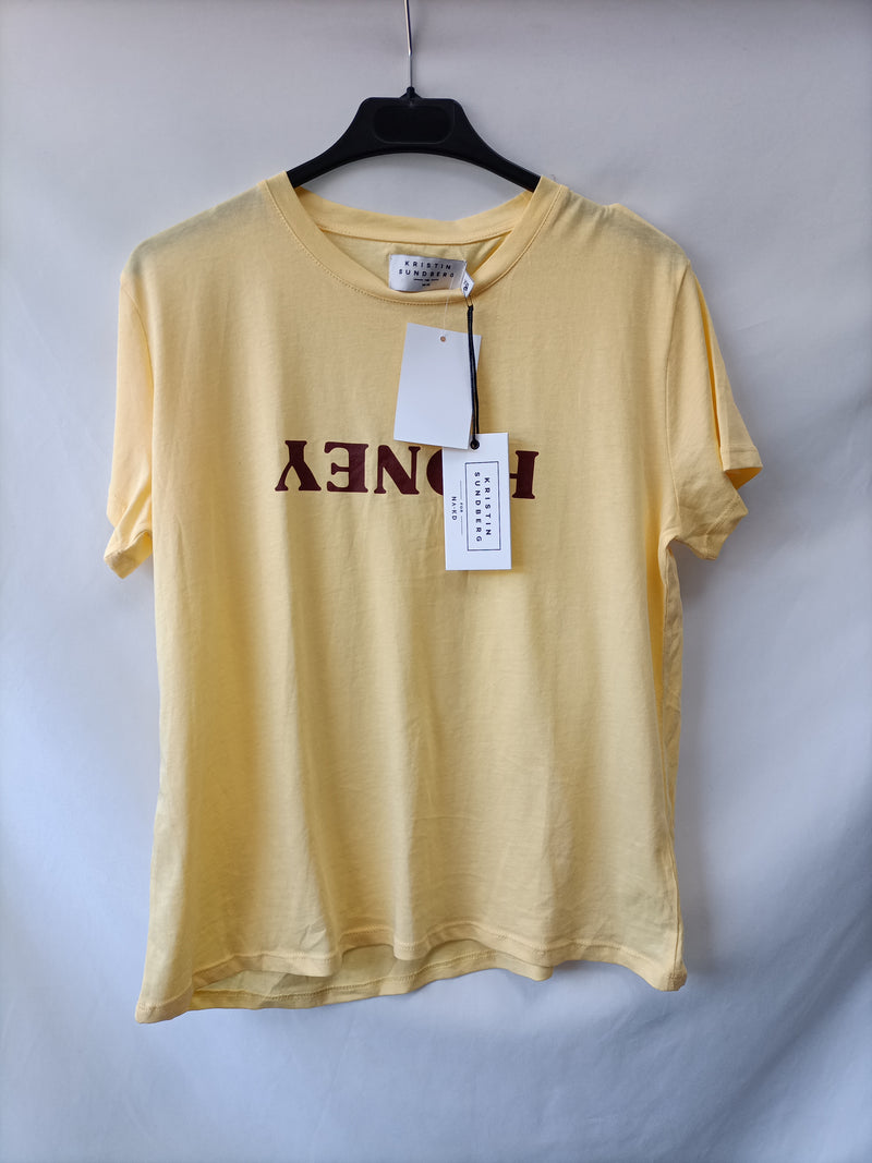 NA-KD. Camiseta amarilla T.xxs