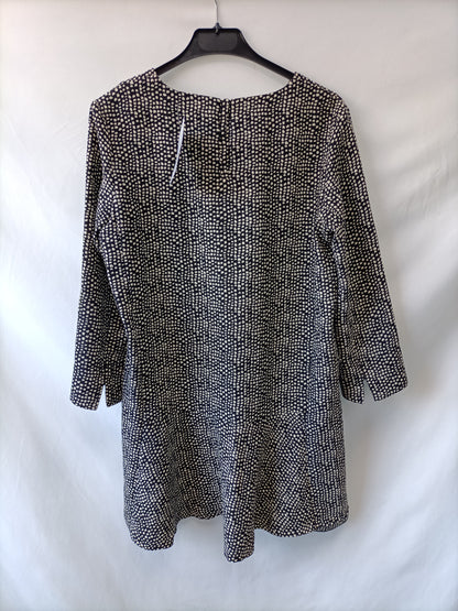 SFERA. Vestido negro con topos blancos. T.s