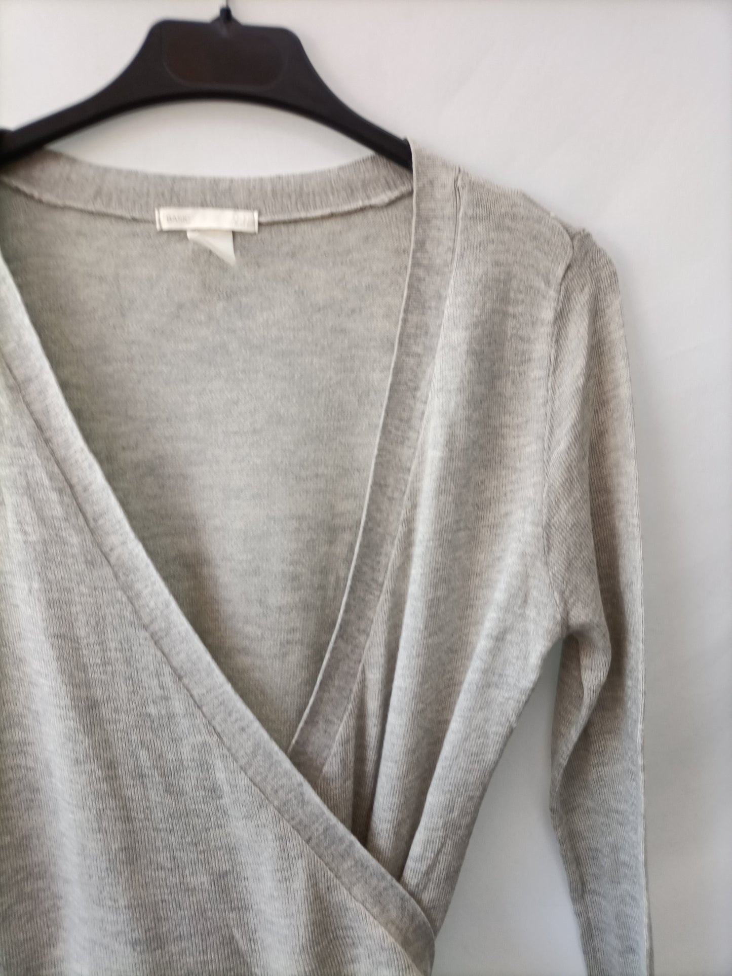 H&amp;M.Gray crossover sweater T.xs