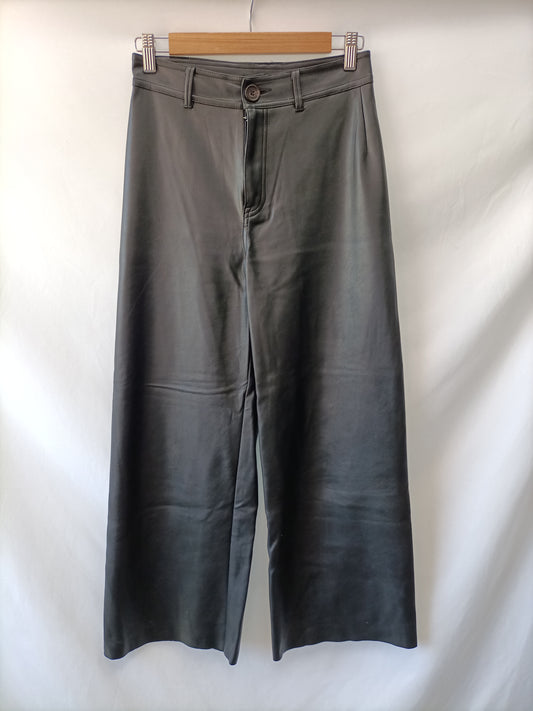 PULL&BEAR.Pantalones anchos polipiel T.32