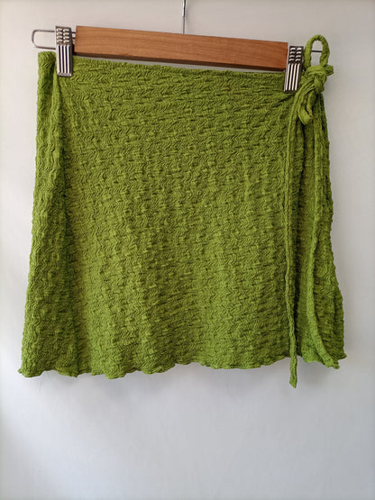 PULL&BEAR.Total look falda y croptop verde  T.S