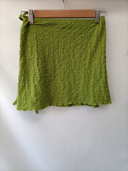 PULL&BEAR.Total look falda y croptop verde  T.S