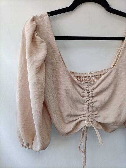 OTHERS. Beige croptop with TS sleeves