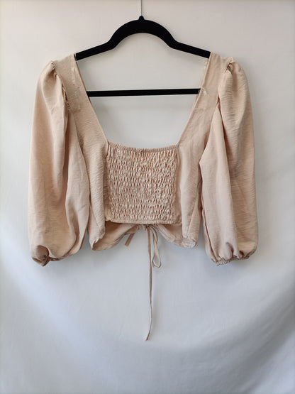 OTHERS. Beige croptop with TS sleeves