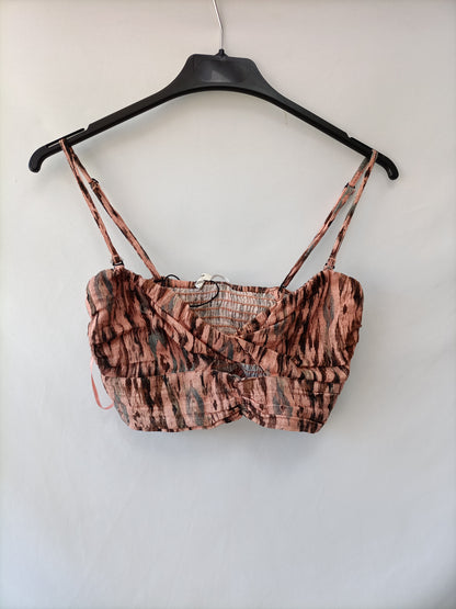PULL&amp;BEAR. Pink crop top with earth tone print TS