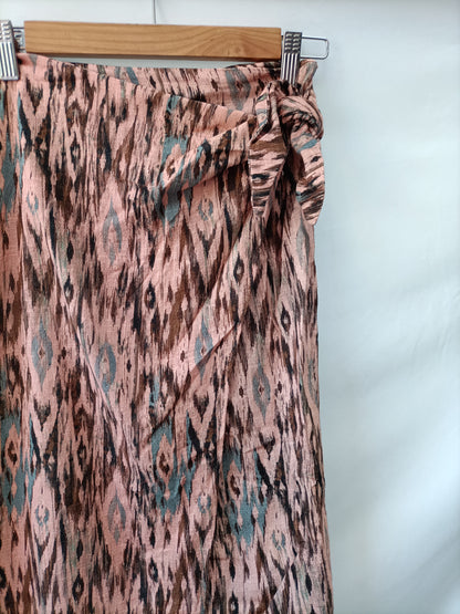 PULL&amp;BEAR. Pink midi skirt with earth tone print TS