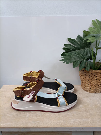 HOFF. Sandalias deportiva T.39