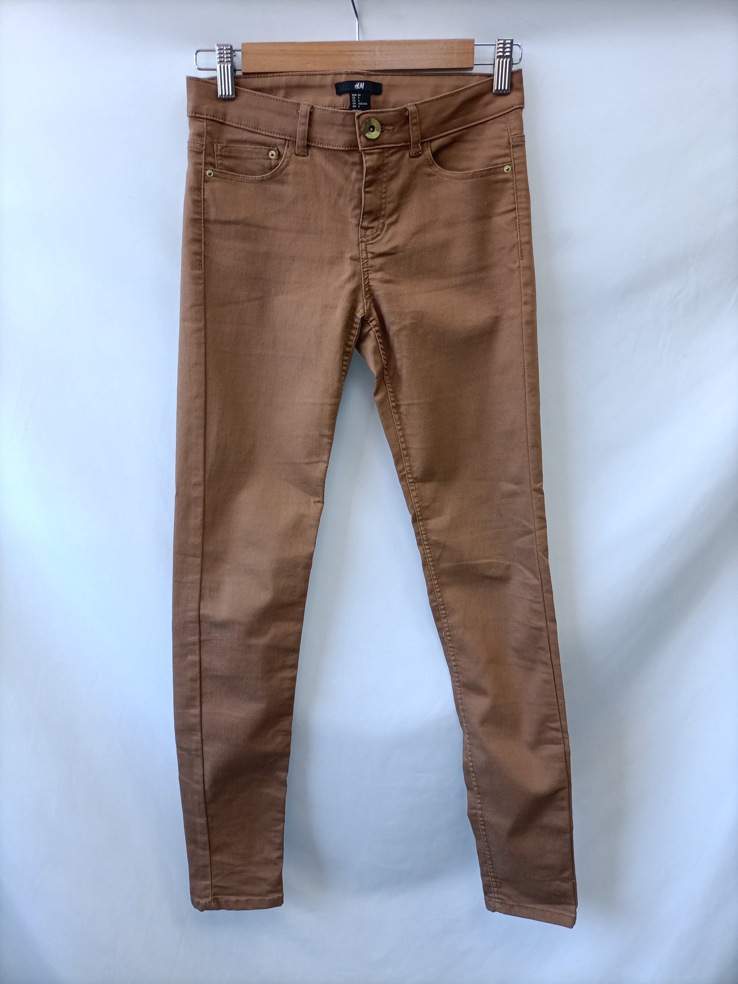 H&amp;M. Beige skinny pants size 34