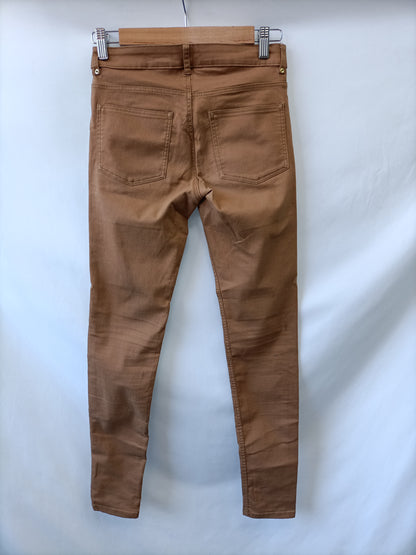H&amp;M. Beige skinny pants size 34