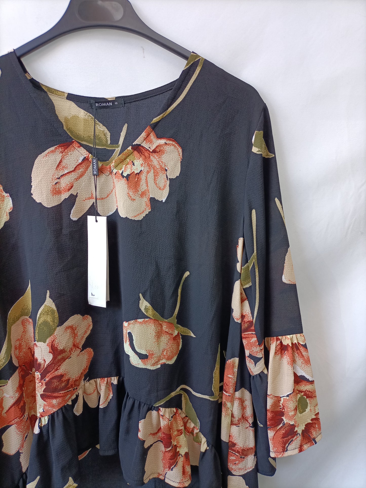 ROMAN.Top asimétrico negro flores T.40