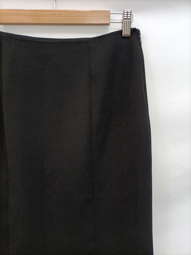 CAROLINA MERINO. falda  midi negra lisa T.42
