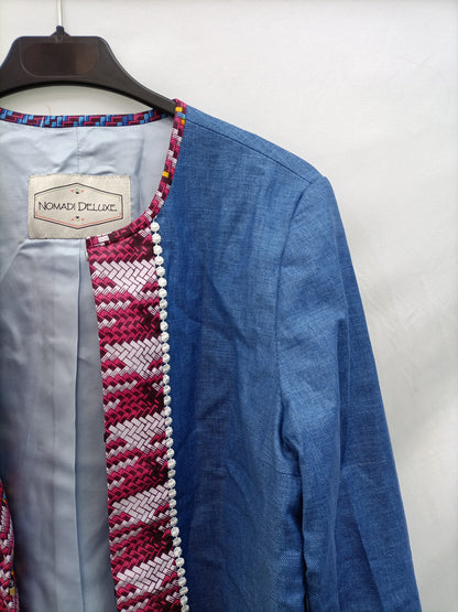 NOMADI DELUXE. Chaqueta azul estampada T.s