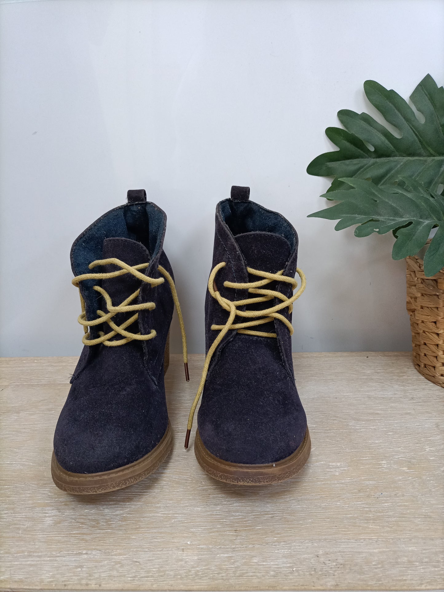 PRIMARK. Blue suede ankle boots, size 40/41