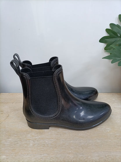 OTRAS. Botines negro agus T.39