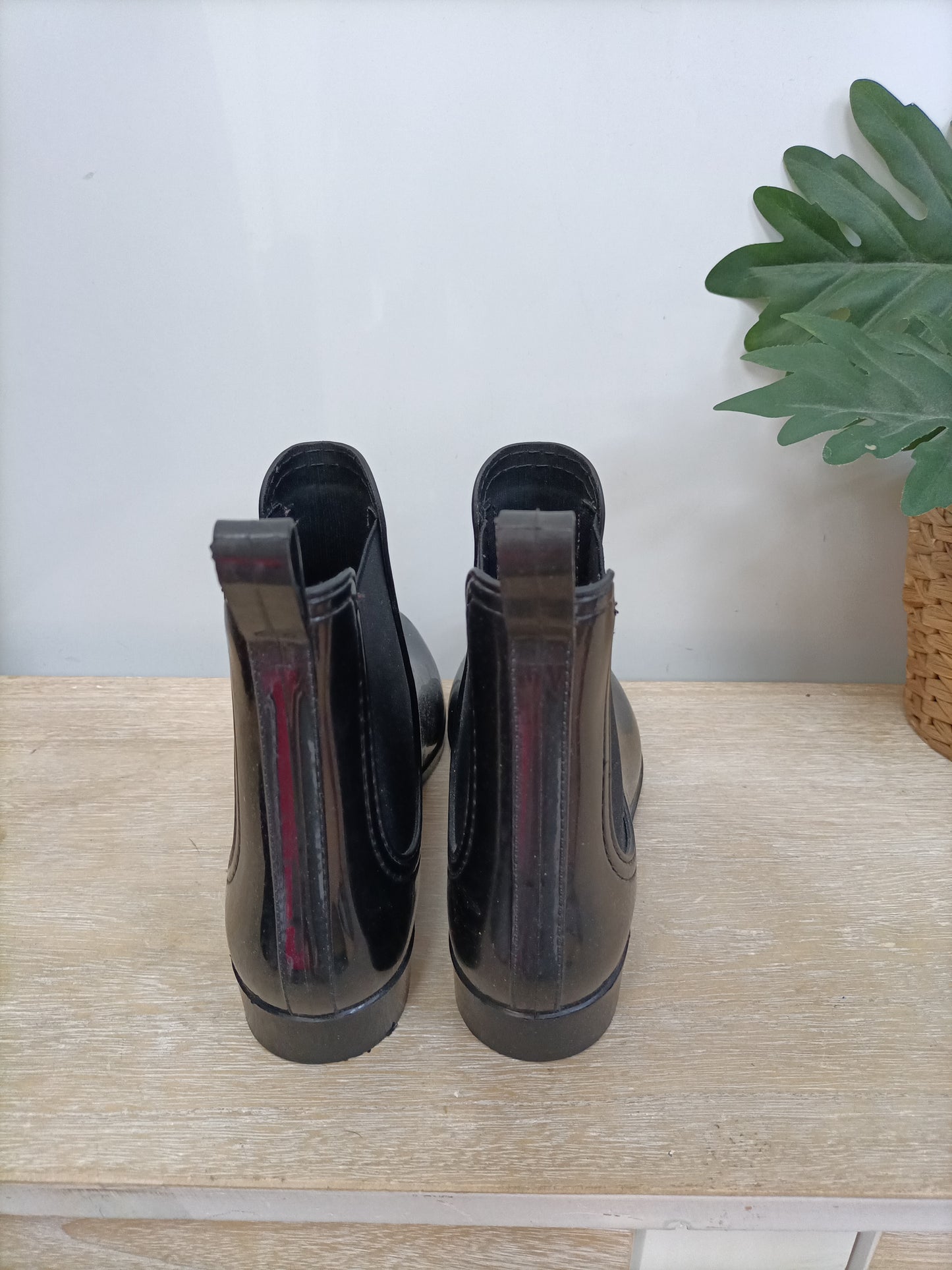 OTRAS. Botines negro agus T.39