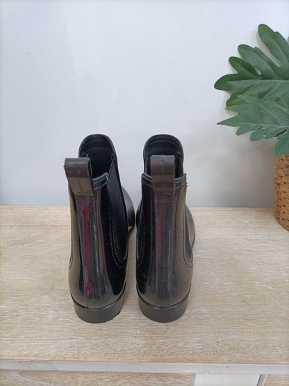 OTRAS. Botines negro agus T.39