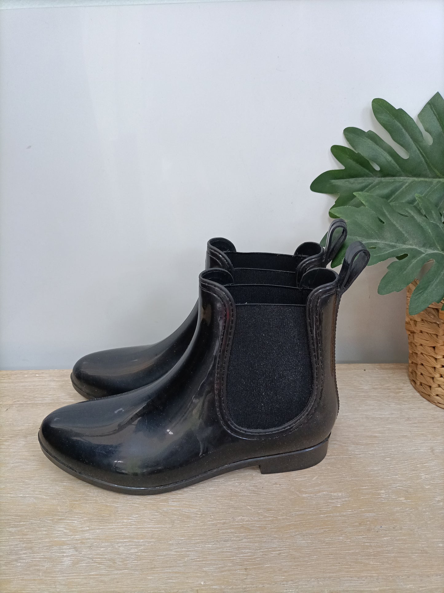 OTRAS. Botines negro agus T.39