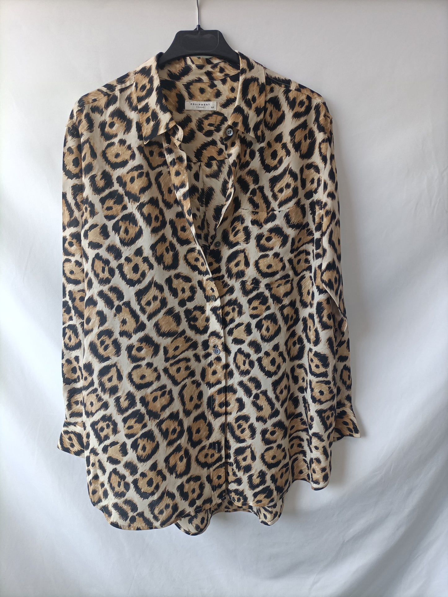 EQUIPMENT. Blusa animal print seda T.s