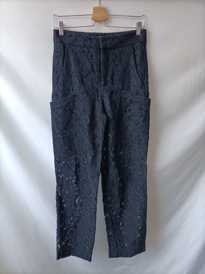 ZARA. Pantalón negro encaje T.s
