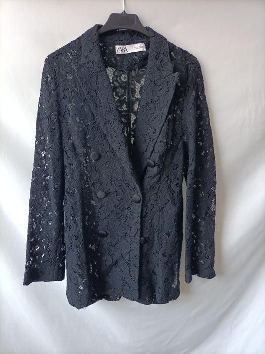 ZARA. Blazer negro encaje T.s