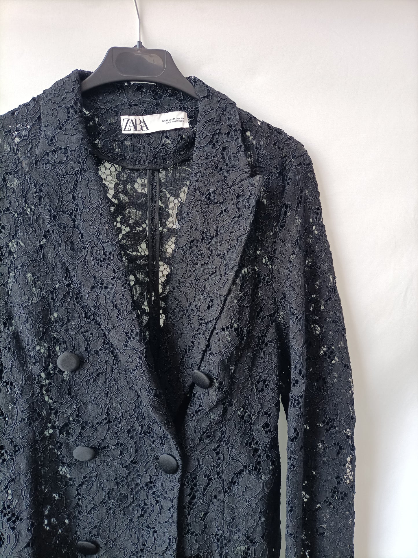 ZARA. Blazer negro encaje T.s