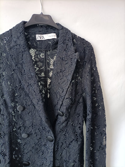 ZARA. Blazer negro encaje T.s