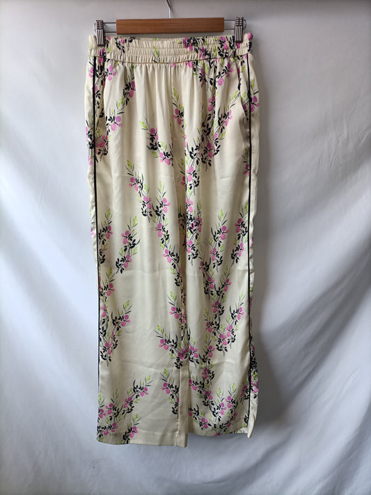 ZARA. Pantalón beige flores T.l