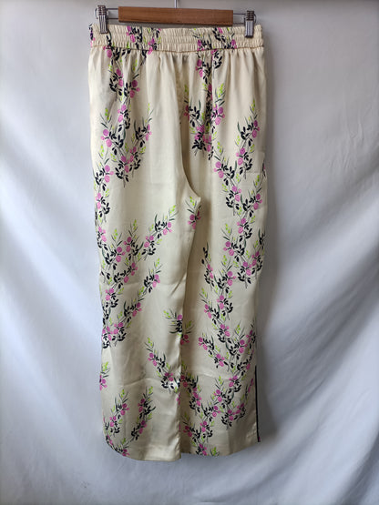 ZARA. Pantalón beige flores T.l