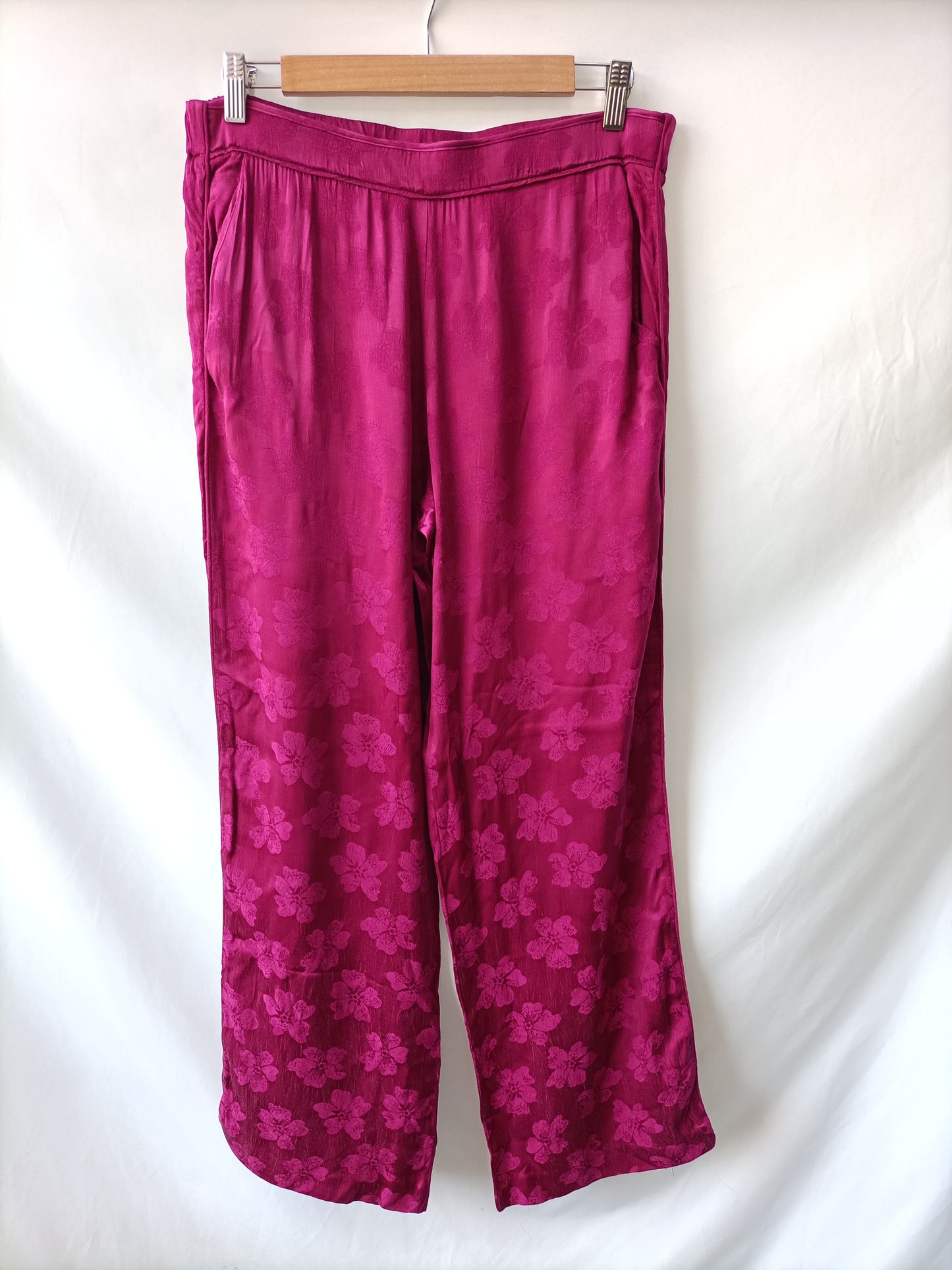 ZARA. Pantalón buganvilla flores T.m