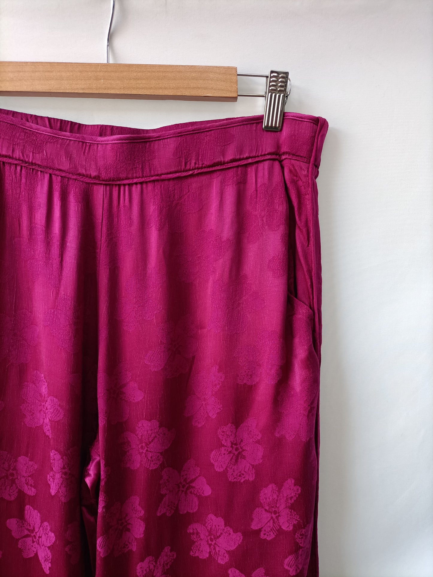 ZARA. Pantalón buganvilla flores T.m