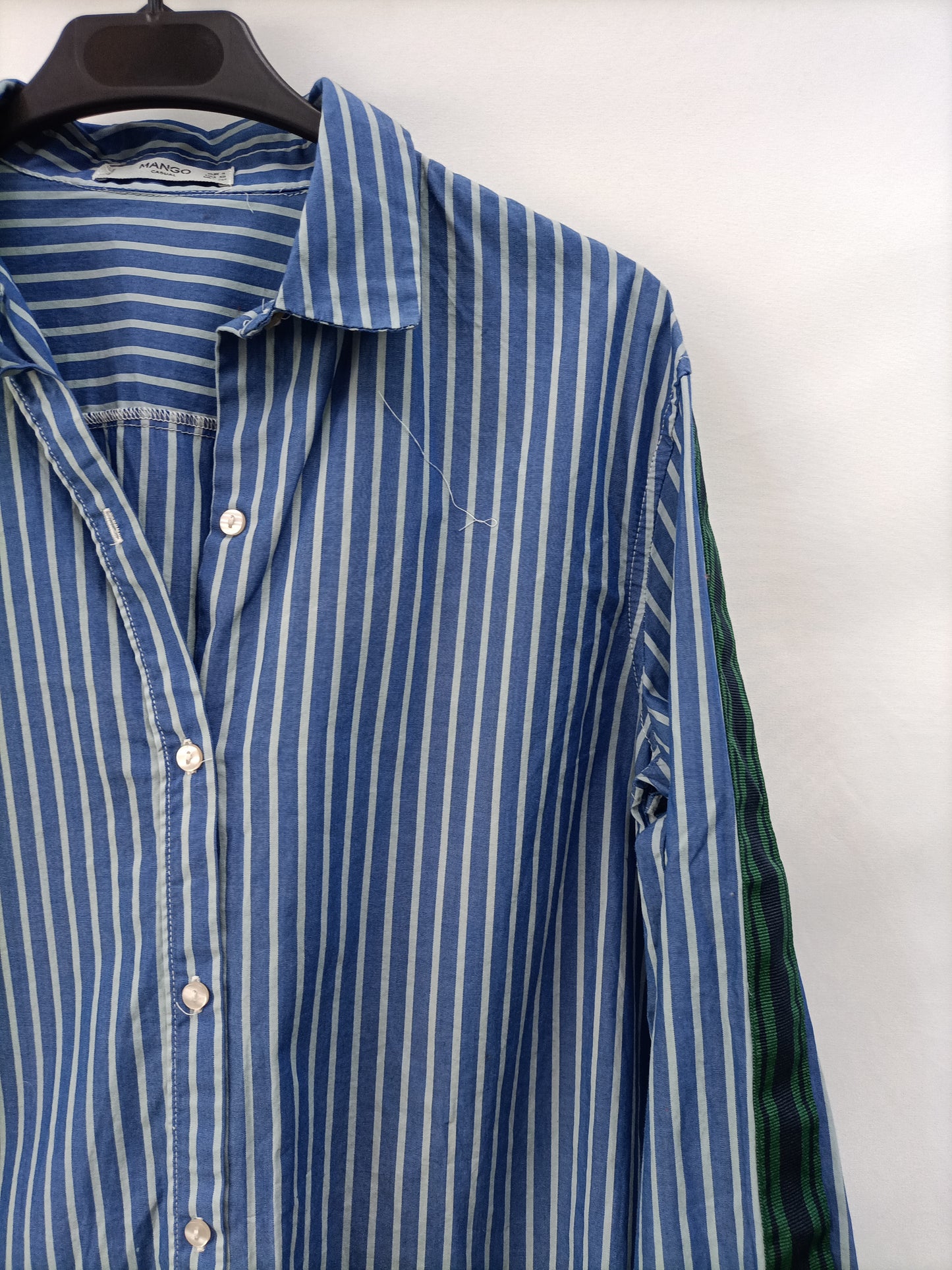 MANGO. Camisa rayas azules T.s