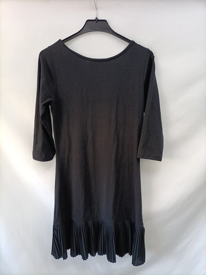 FRENCH CONNECTION. Black pleated Ts dress