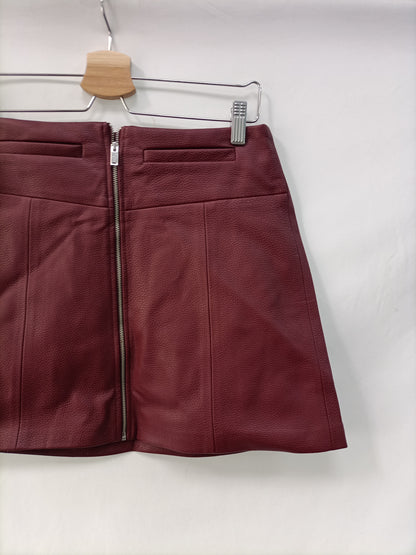 BERSHKA.Falda polipiel burdeos T.L